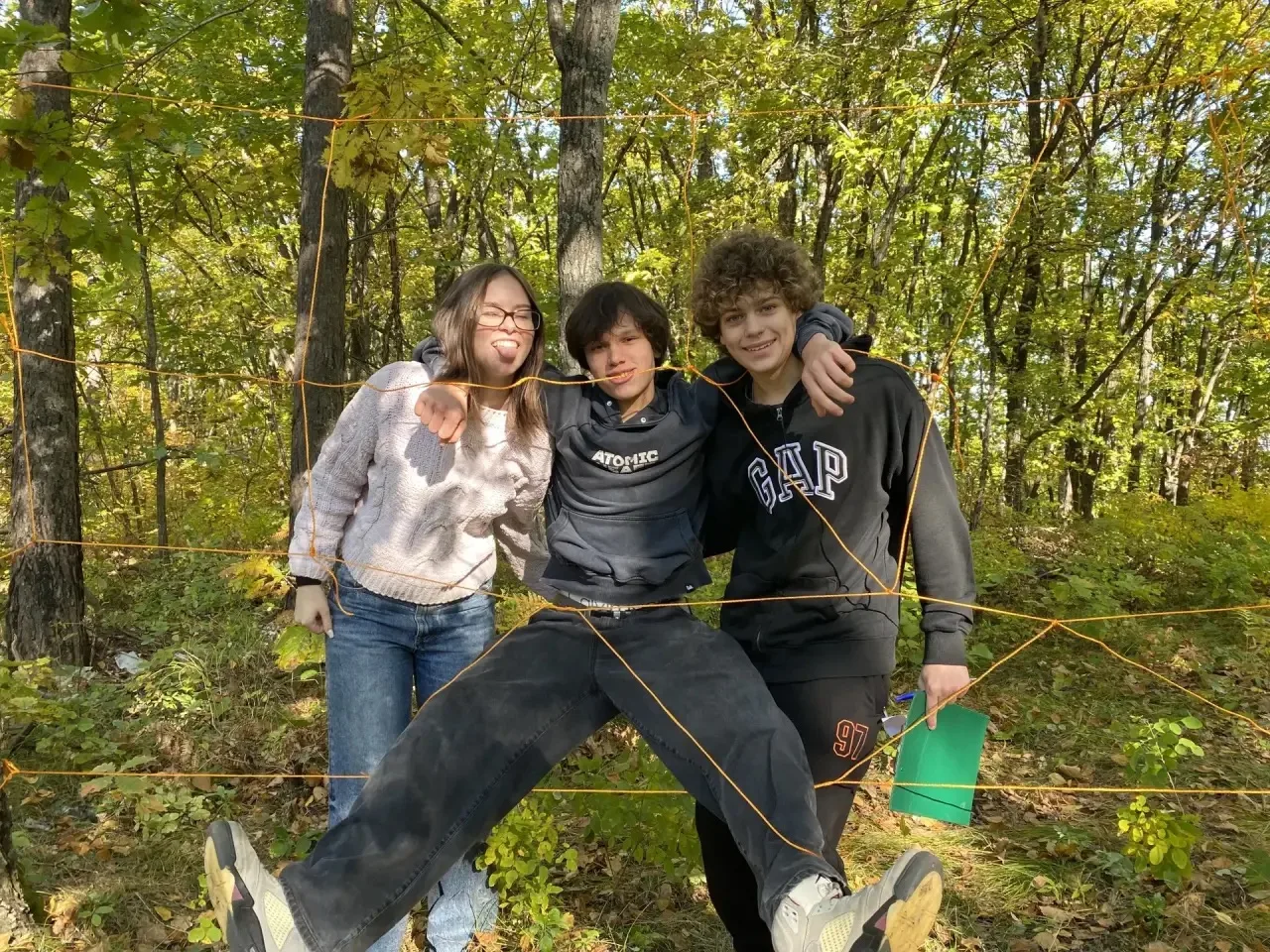Сегодня 10 и 11 классы отправились на традиционный туристический слёт! 🌲🎒