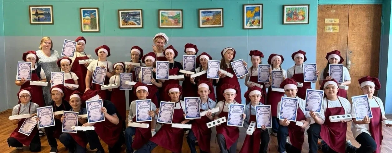 🍫✨ Сладкая точка в учебном году! ✨🍫  А вы знали, что год может закончиться... на шоколадной ноте? 😋🎓
