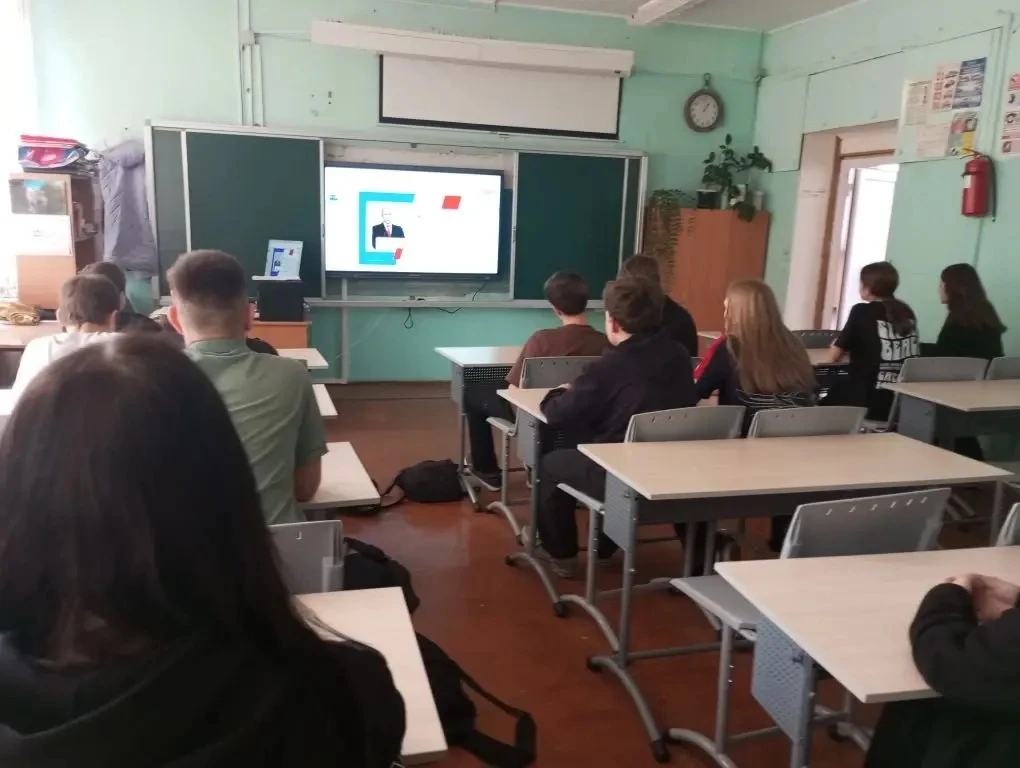 🇷🇺 В 7 классе прошёл урок «Герои среди нас»: ребята посмотрели презентацию и обсудили...