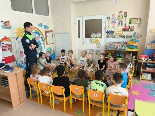 👮🏻‍♂Госавтоинспекторы продолжают важную профилактическую работу с воспитанниками детс...