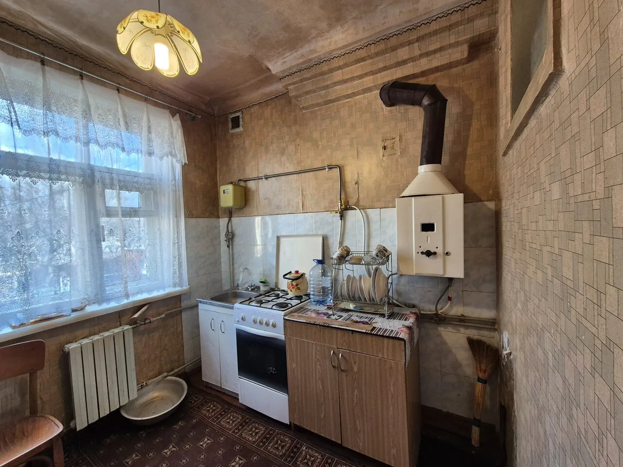 Продам 3х ком.кв-ру, ул.Судейко 22, 2/2, р-он собора. Сталинка, 68 кв.м., не угловая, отличная плани