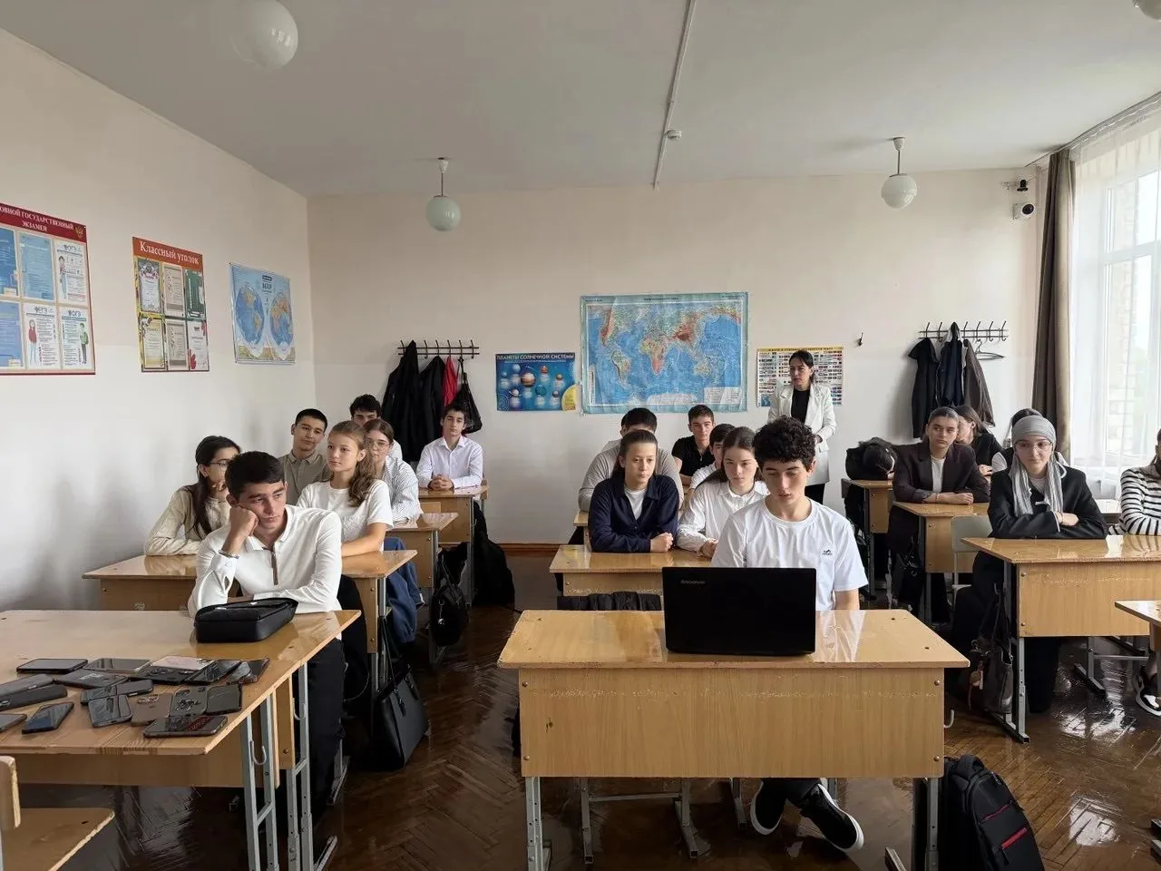 В понедельник, 28 сентября, в нашей школе прошел очередной цикл занятий «Разговоры о ва...