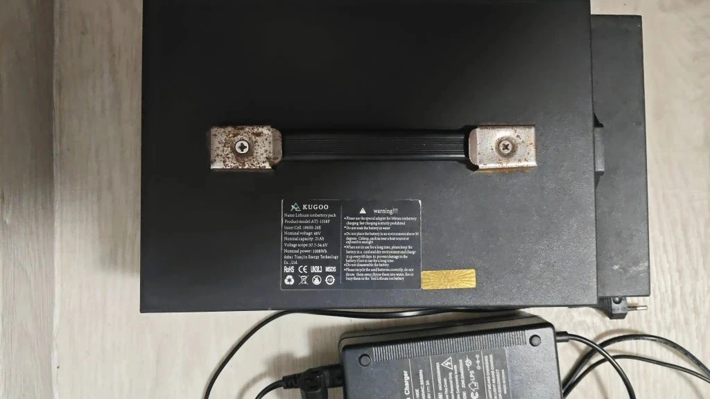 2 акб на kugoo Kirin ec 02,02pro 
48v
Комплект: 2акб ,зарядник 3а,  термо коробы  для хранения
Акб п