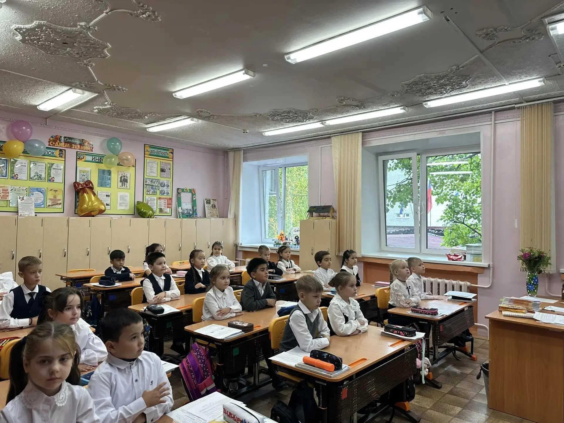💡Новую учебную неделю по традиции открывают «Разговоры о важном». Каждый класс сегодня...