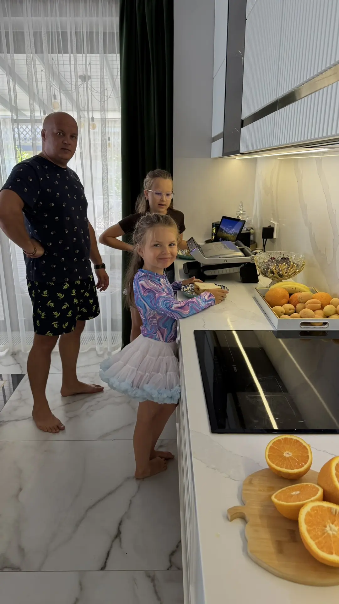 Утро доброе начинается в обед, у нас установился летний режим😁 Дети гуляют до 22:30 «н...