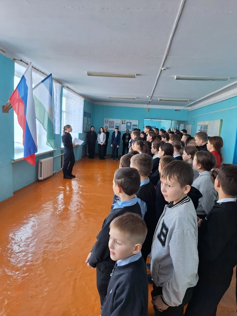 Профилактические беседы с инспекторами по делам несовершеннолетних (ПДН) в школах являю...