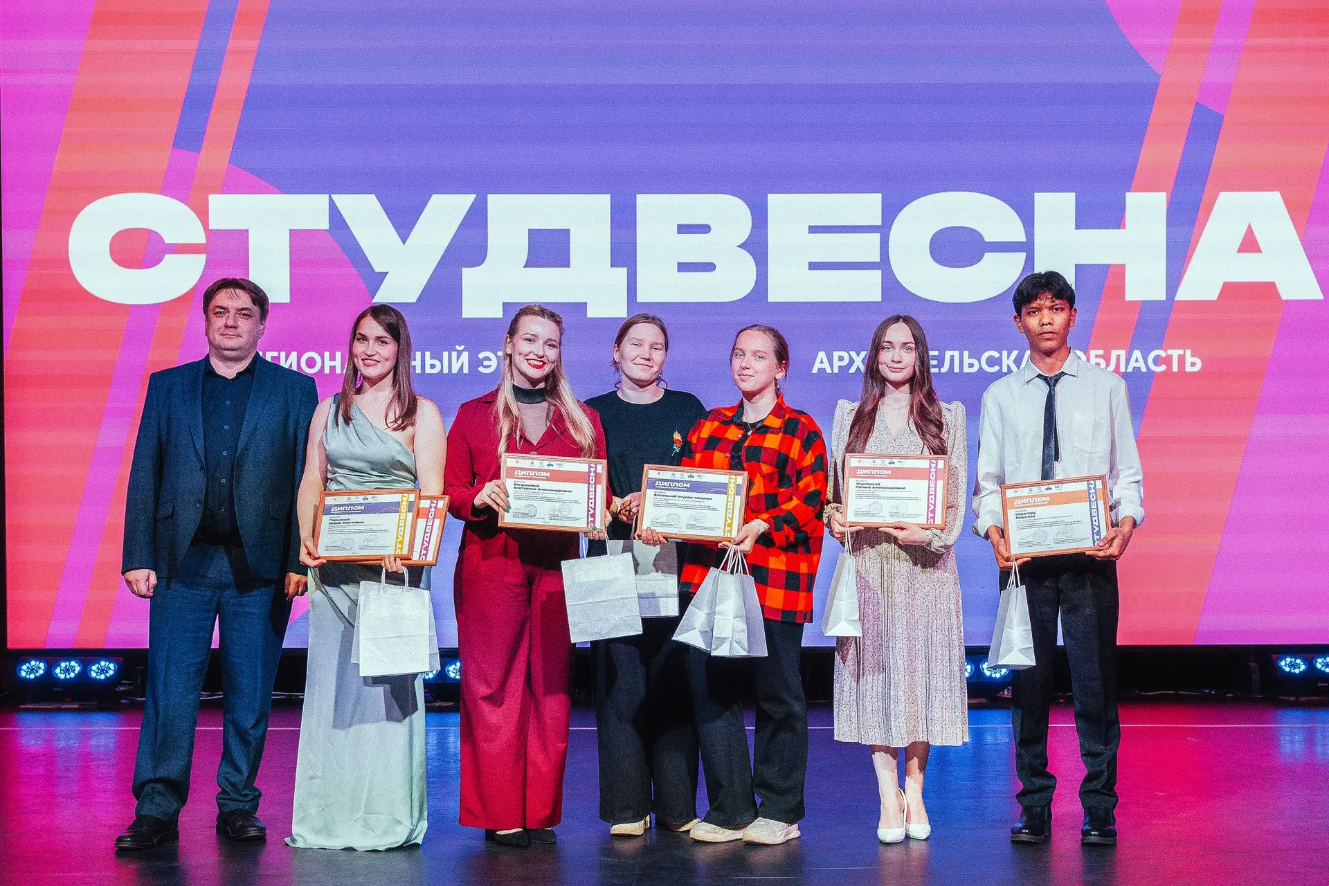 🌟 Студенты САФУ — среди победителей регионального этапа Студвесны

На гала-концерте X фестиваля «Ро