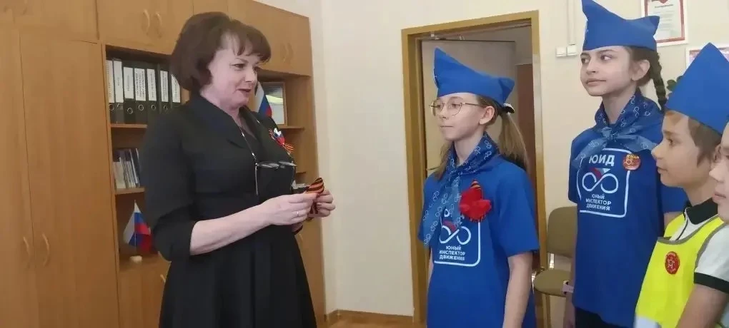 🎉 С наступающим 9 Мая, дорогие педагоги! 🎉  Отряд ЮИД «Дозор» (руководитель Зайцева Е. В. ) не тольк