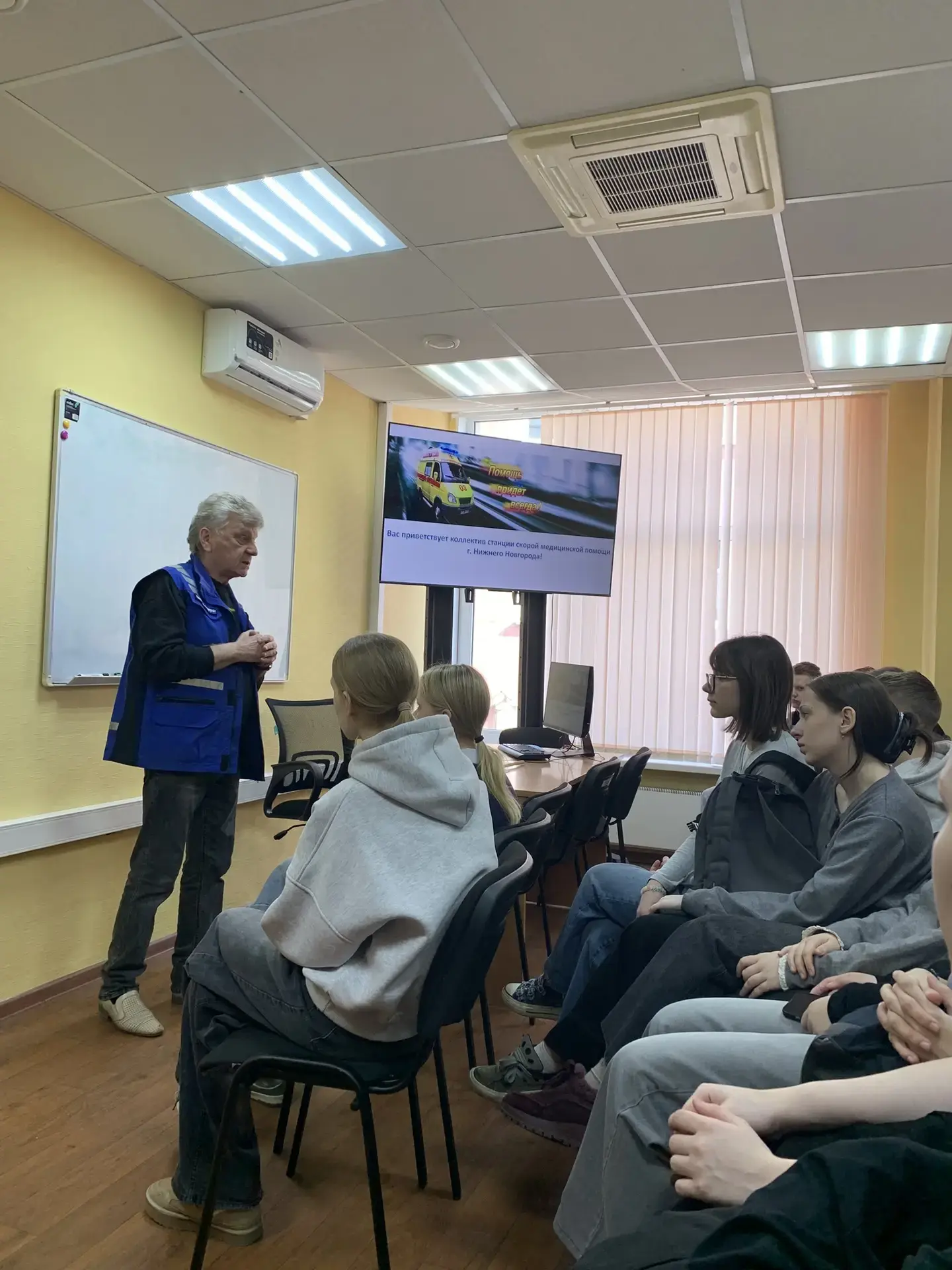 Недавно наш класс, 8 Б, побывал на экскурсии в медицинском центре — и это было по‑настоящему увлекат