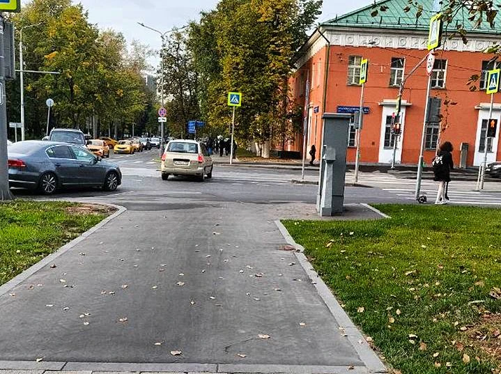 🚦 В Лефортово водители игнорируют зелёный сигнал светофора у школы