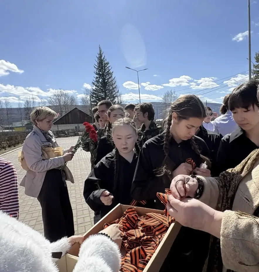 Сегодня в нашей школе прошла акция, посвященная Дню Победы — раздача и украшение Георги...