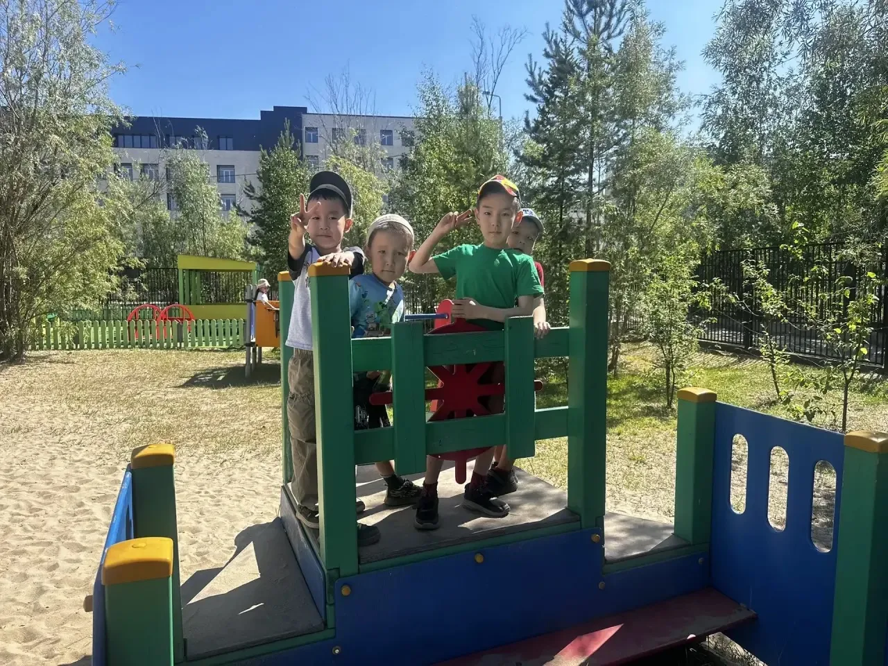 Солнечный июль! ☀️

😊В июле в нашем детском саду работают дежурные группы для ребятишек детских сад