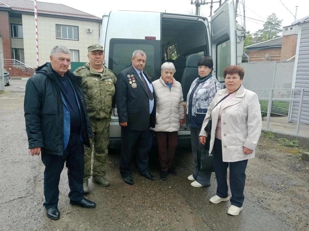 «Если бы мог встать — обнял бы всех»

Это сказал раненый боец бабушкам из Ленинградского ВОИ. Они пр