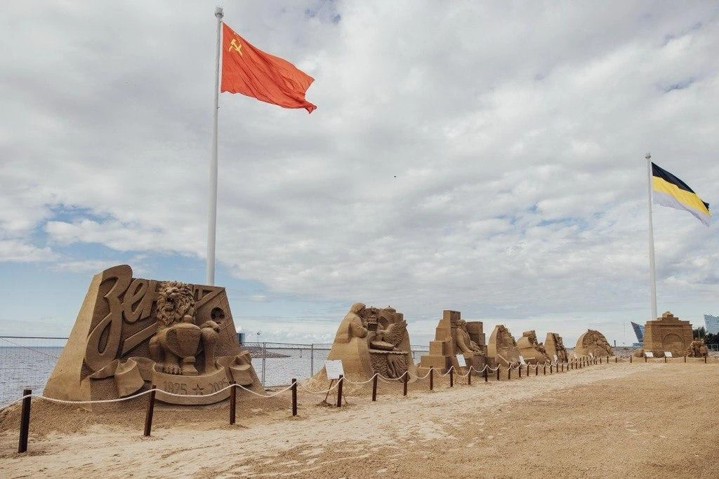 🏖️ Скульптор из Ижевска представил свою работу на фестивале песчаных скульптур в Петер...