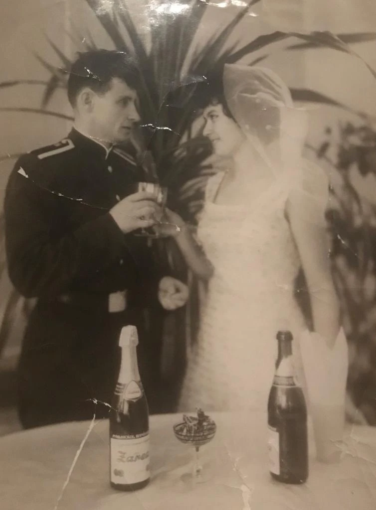История моих родителей.
29 декабря 1967 год . 
Мои любимые родители ❤️❤️❤️
Оба из деревень .. один и