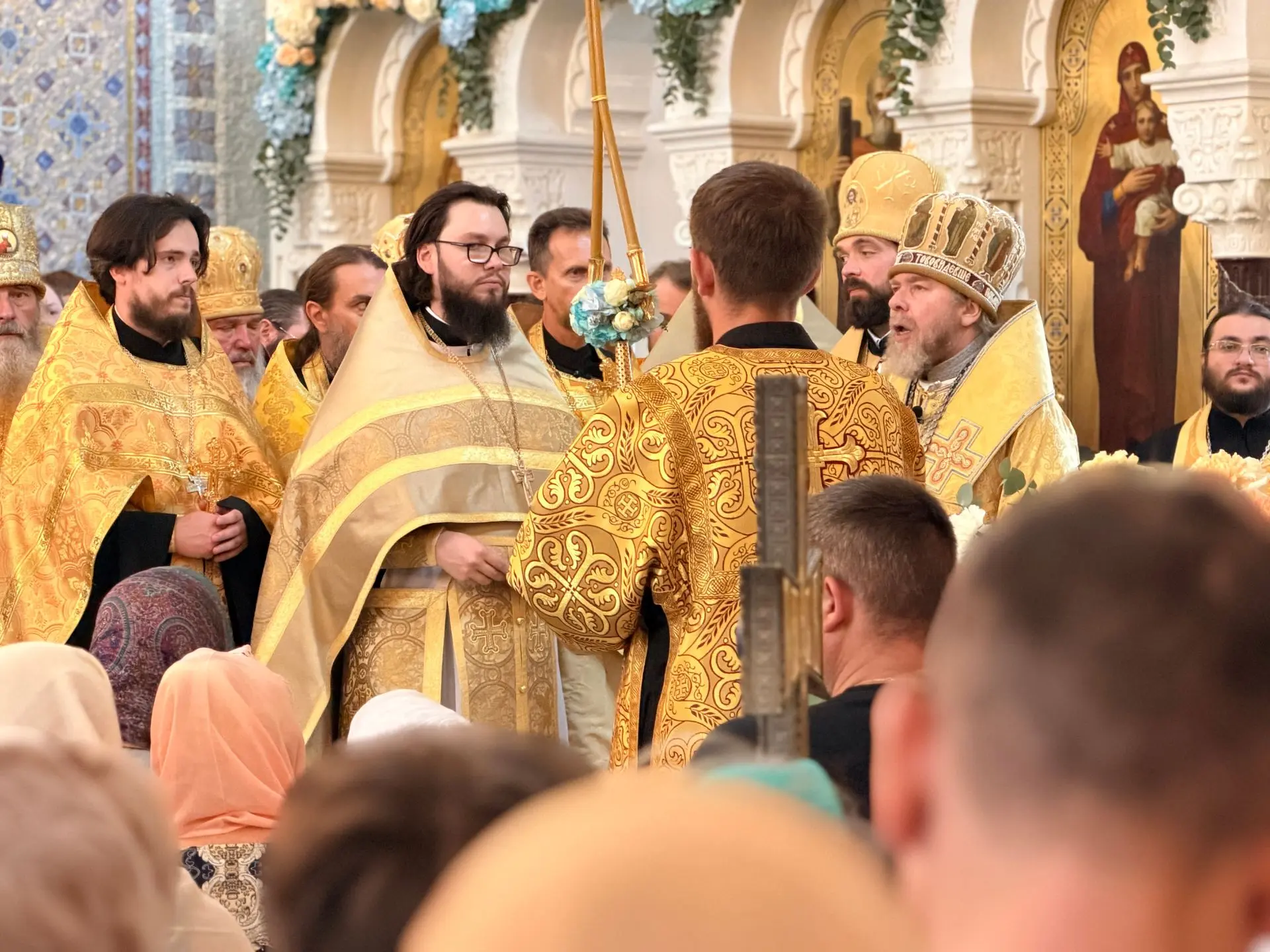 Сегодня принял участие в торжественном крестном ходе, ознаменовавшем начало праздничных мероприятий 