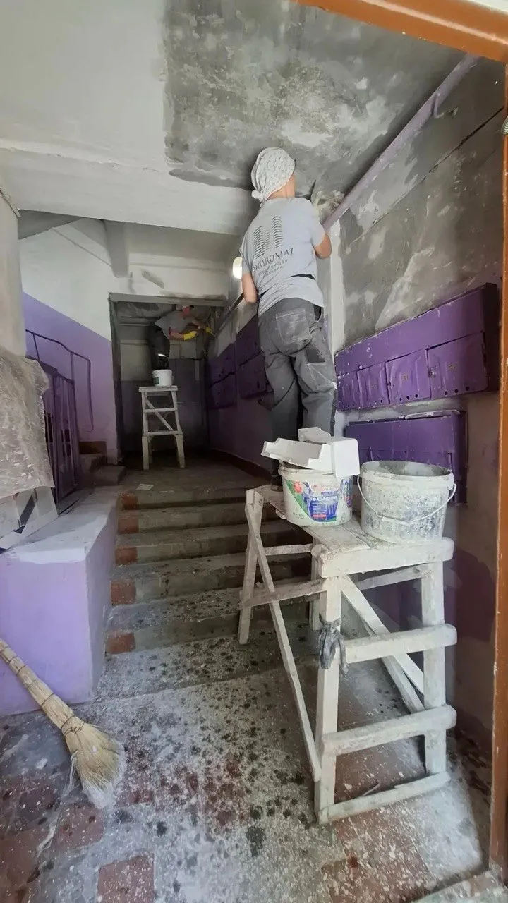 📍По адресу Чапаева, д.126 в подъездах №1, 2, 3, 4 и №5 выполняется ремонт первых этажей.