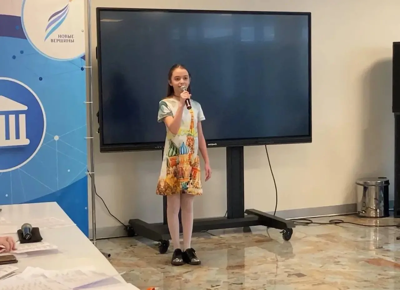 Поздравляем ученицу 4Б класса школы №15421 Арину с победой сразу в двух городских соревнованиях! ✅ М