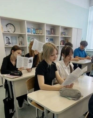 📣 Готовьтесь к ОГЭ без стресса! Педагоги‑психологи нашего лицея провели важную встречу с девятикласс