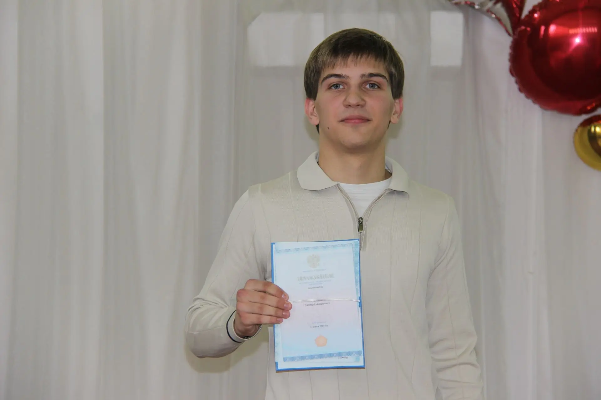 Выпускной-2026: трогательно, ярко и незабываемо! 🧑‍🎓🎉🎈


📌27 мая 2026 года МАОУ-СОШ № 156 прово