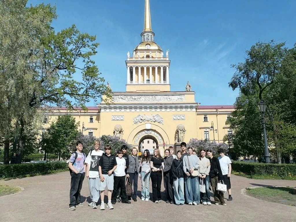 Ребята 7-в класса были на экскурсии в музее связи.   🚶🚶До музея мы прогулялись по городу. Полюбовали