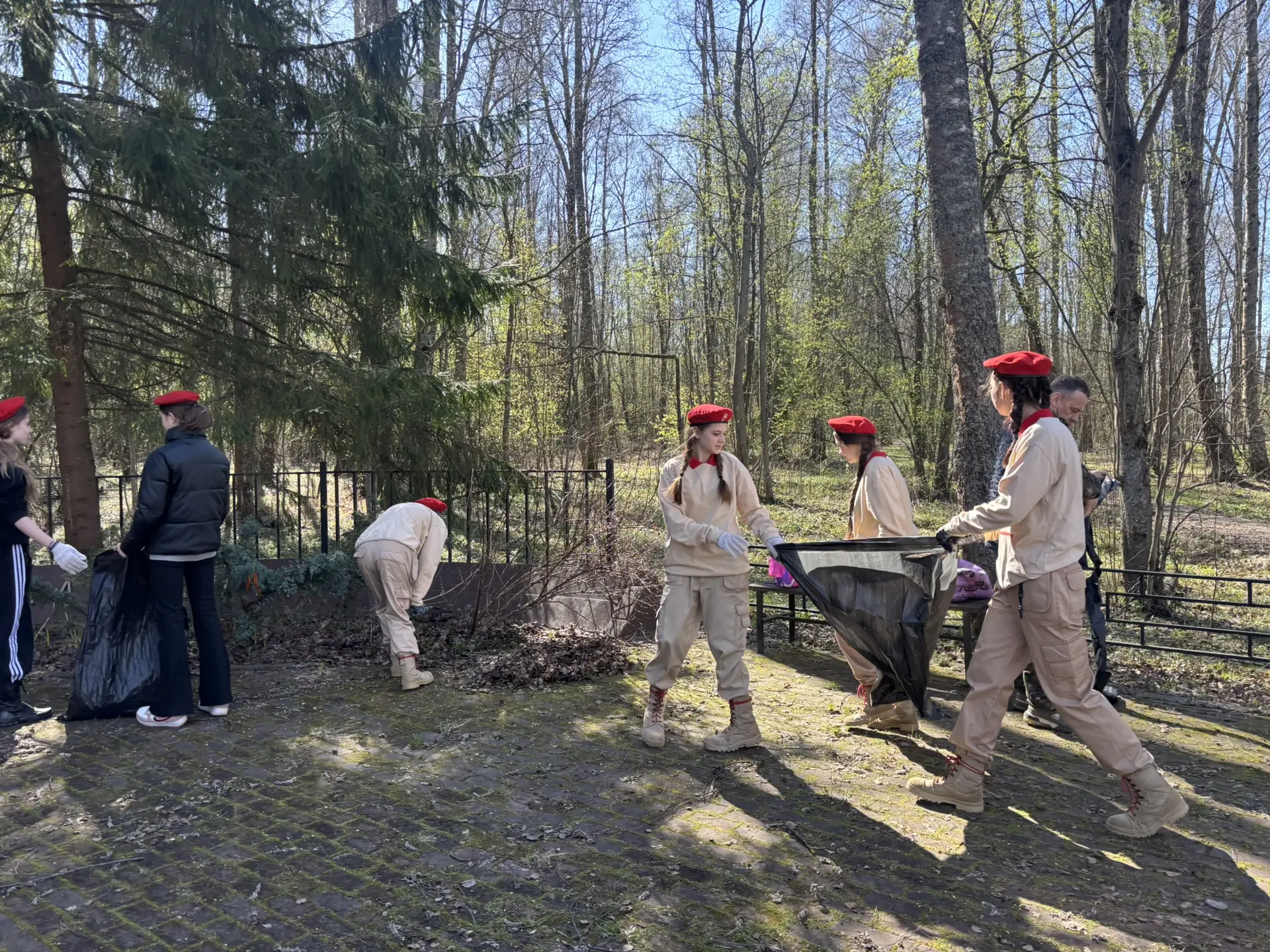 🇷🇺 Память в деле: Юнармейцы отряда «Память» вернулись с экспедиции «Дорогами Победы»  Сегодня юнарме