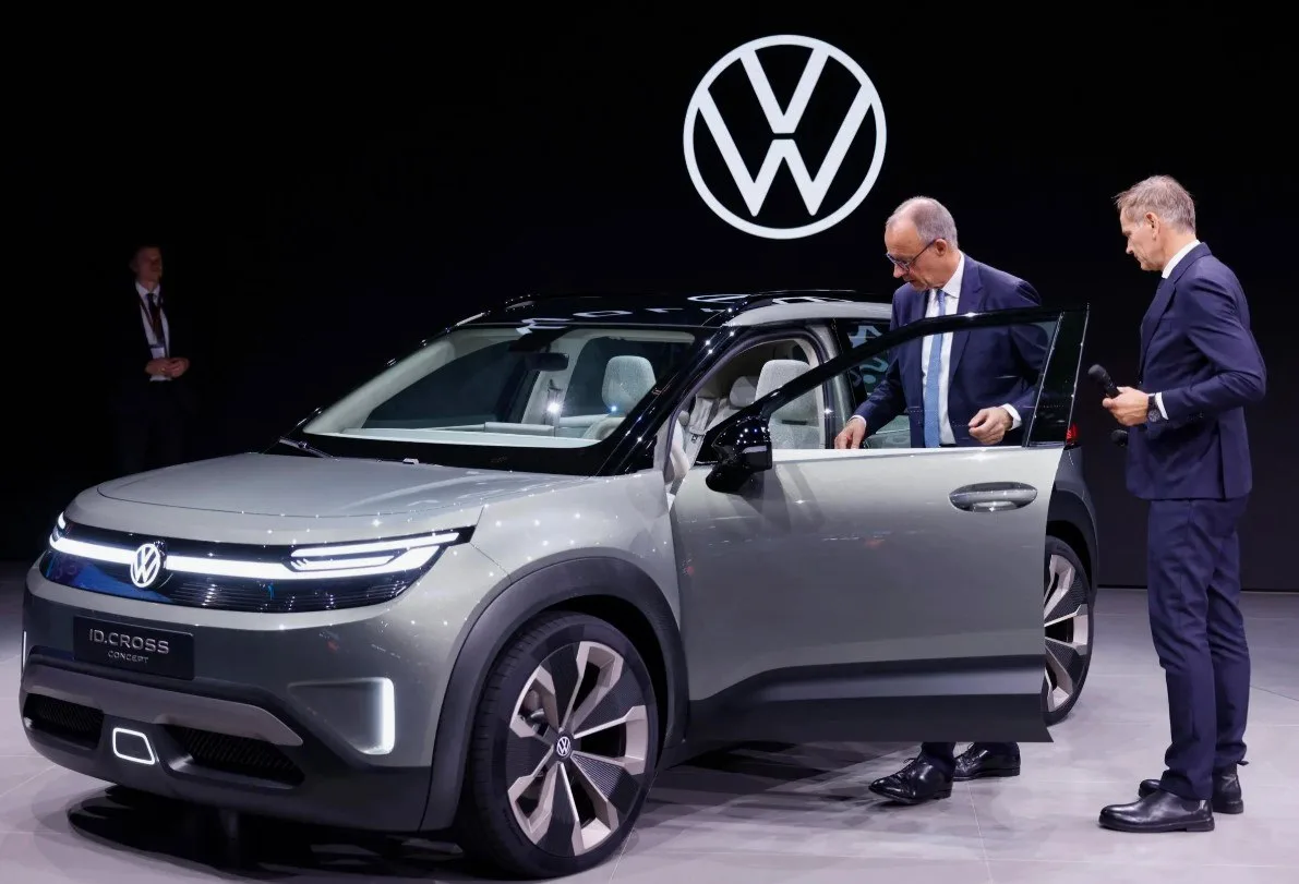 🇩🇪 Volkswagen режет до 140 тысяч мест, а Мерц говорит про «потенциал»