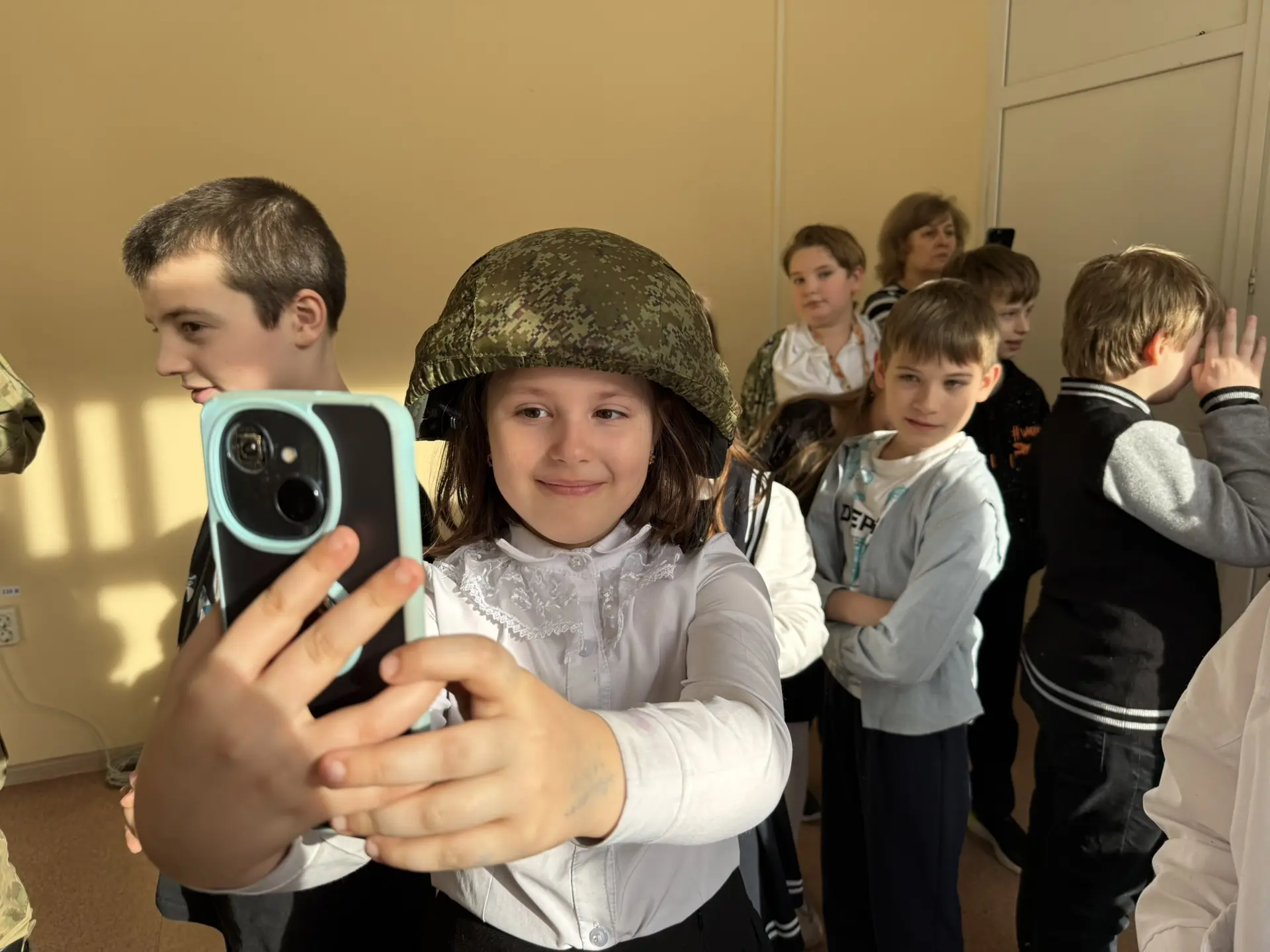 В нашей школе прошла выставка, посвящённая истории Росгвардии   ▫️Экспозиция рассказывает о становле