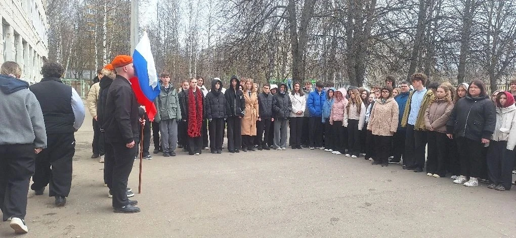 Угасшая юность… Повергнут мальчишка навеки во тьму, Ах, что же вы, ангелы, Так что ж вы ,хранители, 