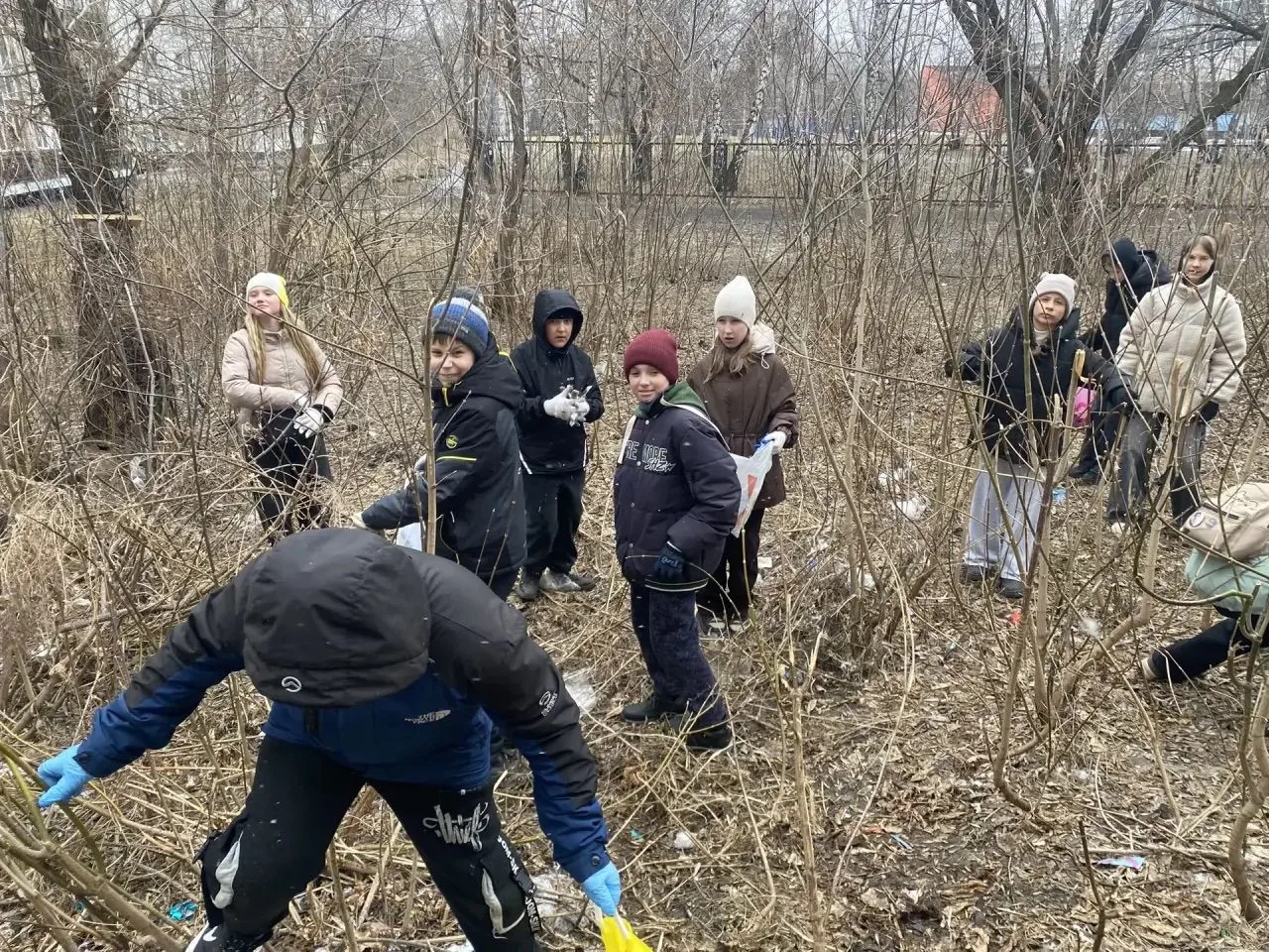 💥Вместе делаем мир чище! 📌Сегодня наша школа превратилась в настоящий центр активности!  🌟Ученики и 