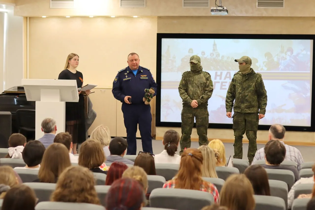 И помнит город каждый ⭐  Накануне 9 Мая в наш универ пришли настоящие герои. Перед студентами выступ