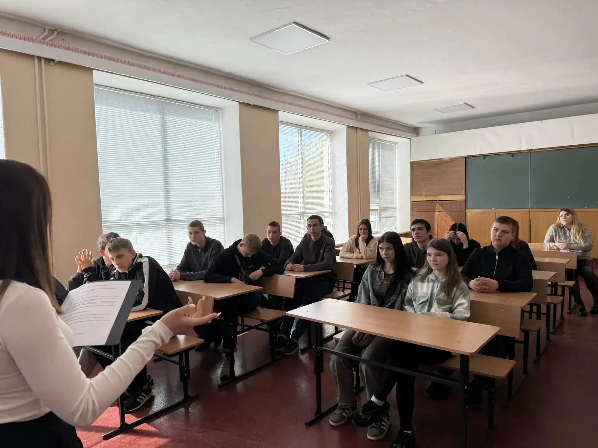 Студенты Днепрорудненского профессионального лицея приняли участие в уроке финансовой грамотности.  