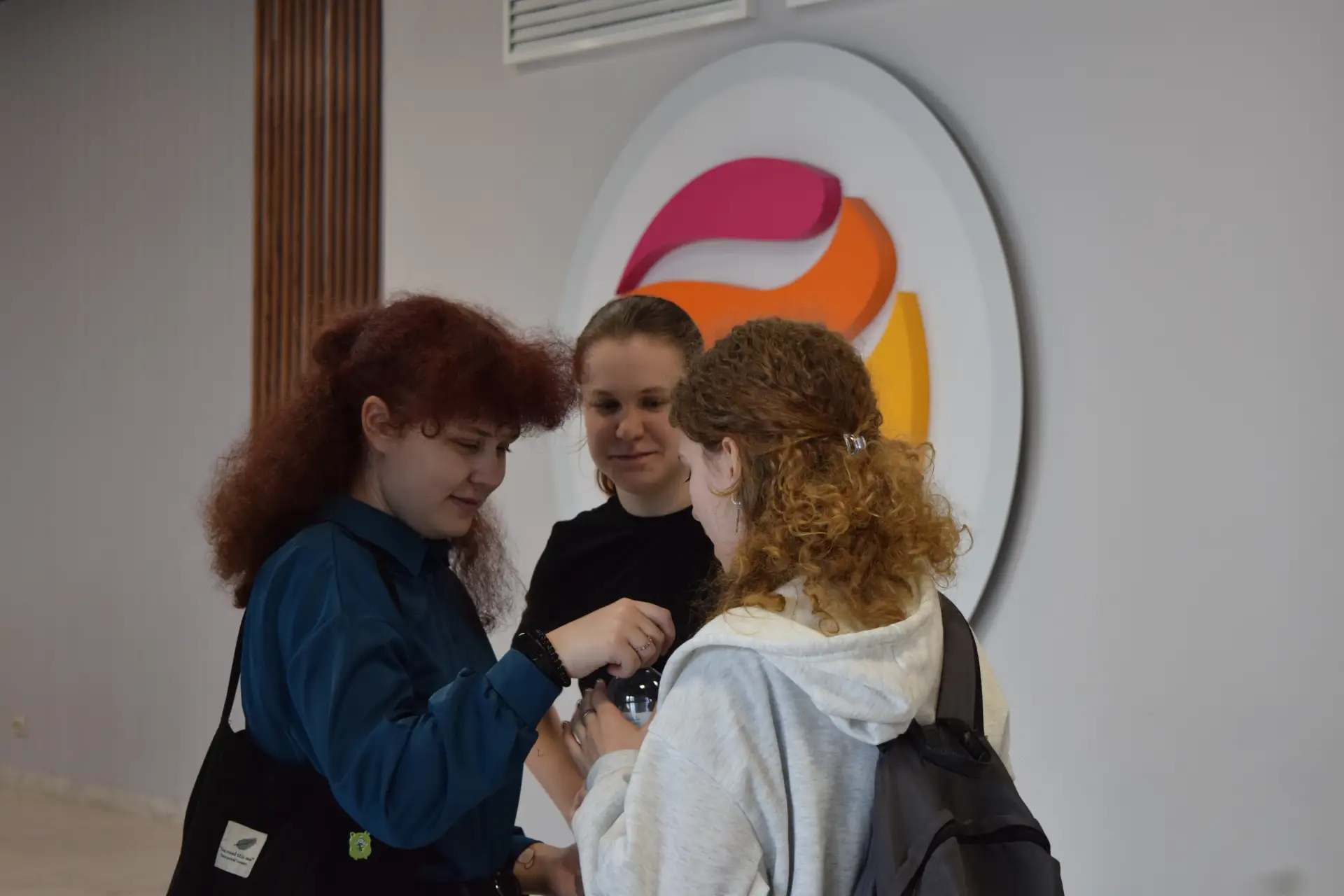 🎭 В молодёжном центре «Гелиос» прошла легендарная психологическая игра «Мафия» для сту...
