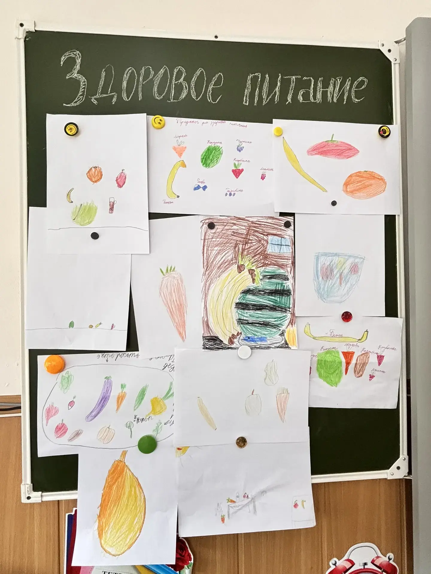 Человеку нужно есть,  Чтобы встать и чтобы сесть.  Чтобы прыгать, кувыркаться,  Песни петь, дружить,