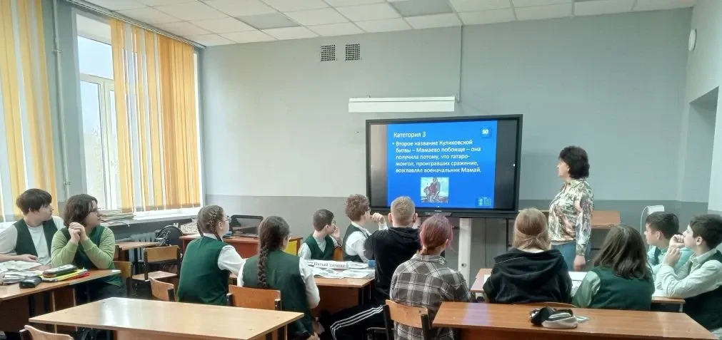 🚀 Вчера в нашей школе прошли сразу два ярких события. Учащиеся 10-х классов вместе с учителями физик