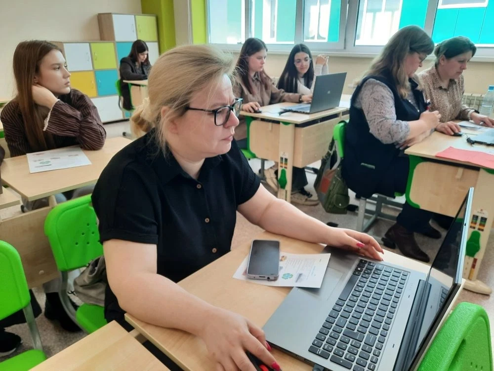 🏫 Сегодня, 28 апреля, наши учителя стали активными участниками городского фестиваля атмосферы сотруд