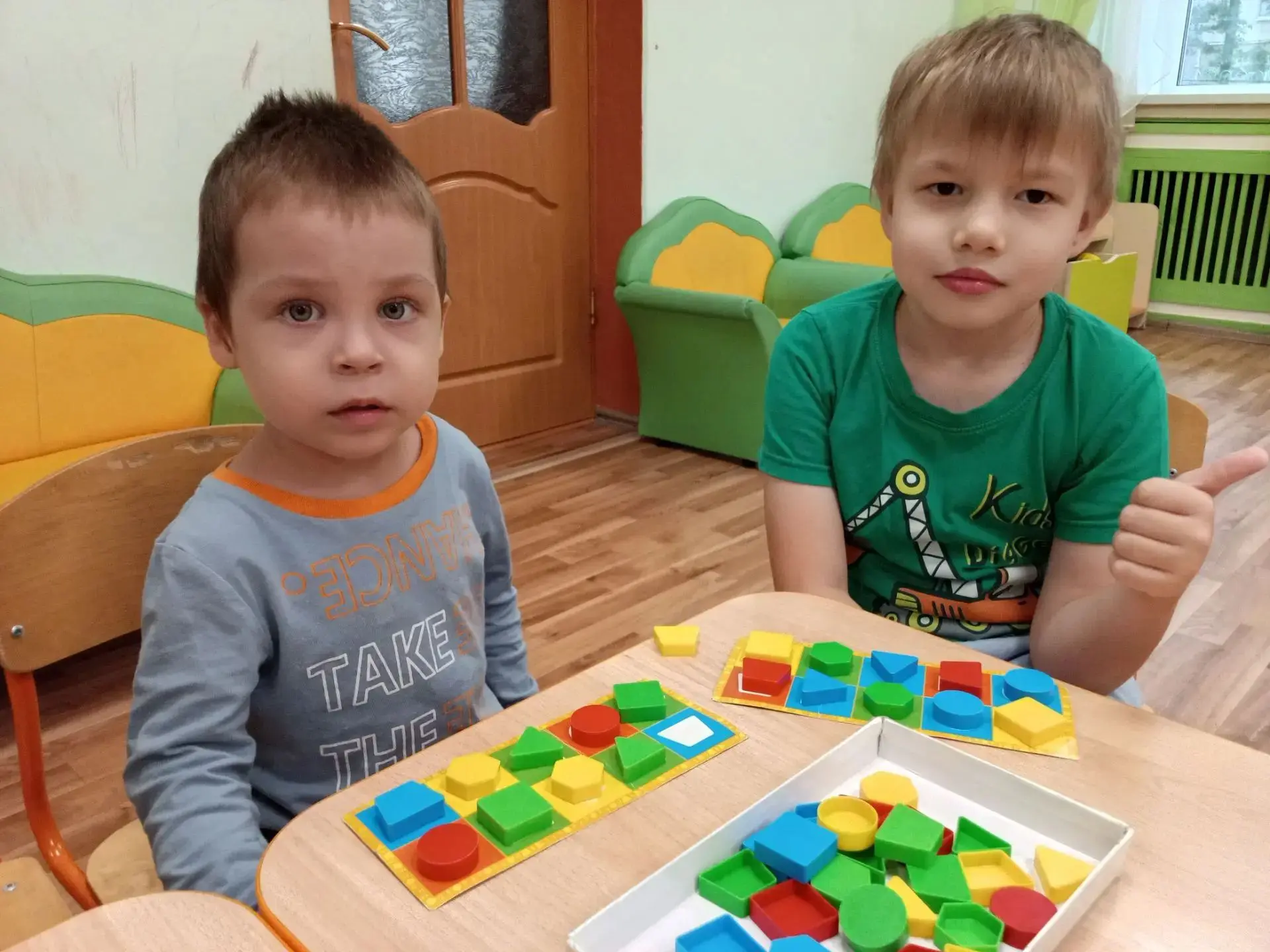 Увлекательно и интересно можно провести время  в группе. Ведь каждый найдёт занятие по душе и товари