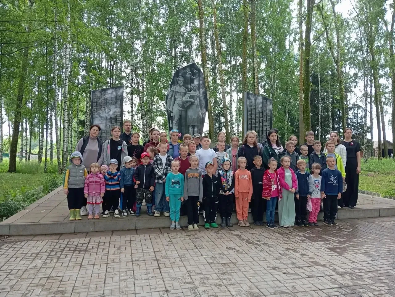 22 июня- День памяти и скорби . Смешанная группа МКДОУ «Колокольчик» с. Мухино сегодня посетила мити