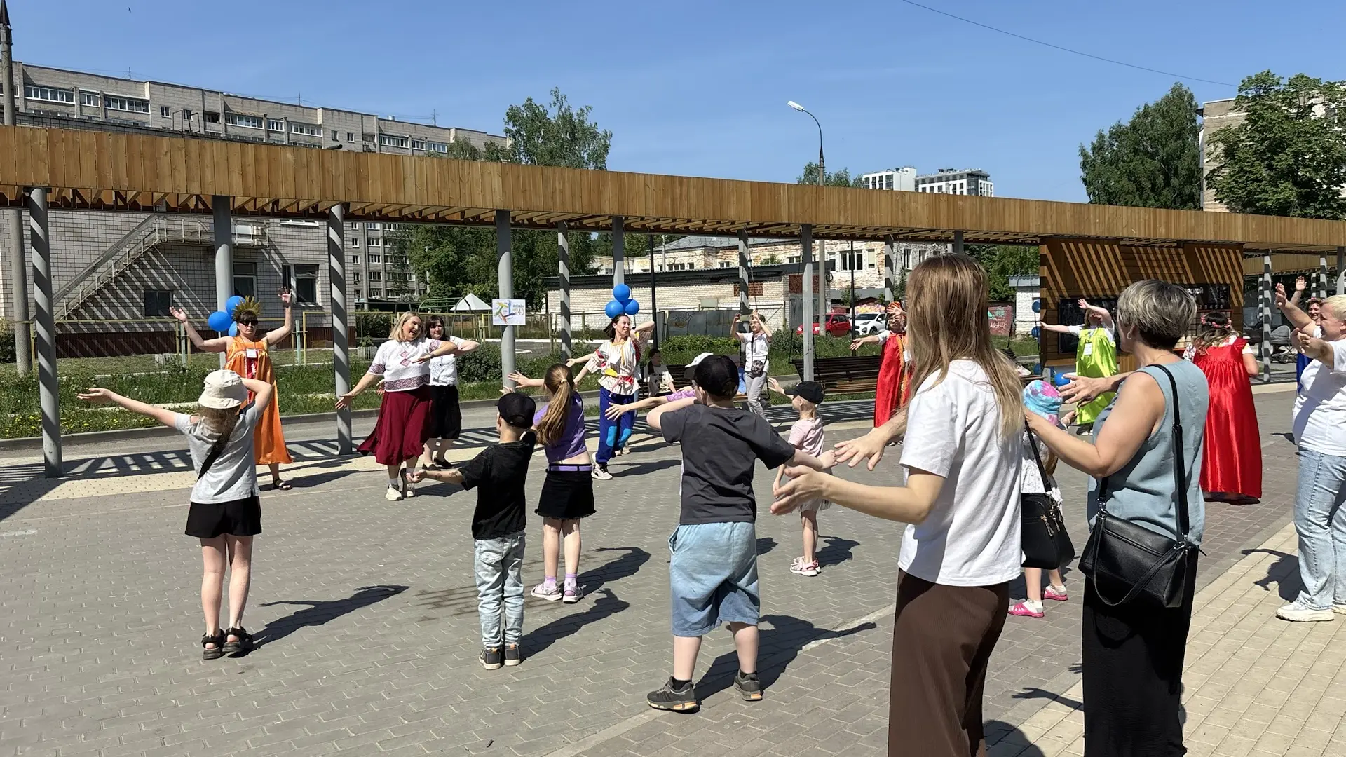 Наш детский сад принял участие в фестивале игры «4Д» (дети, движение,дружба, двор)наши гости побывал