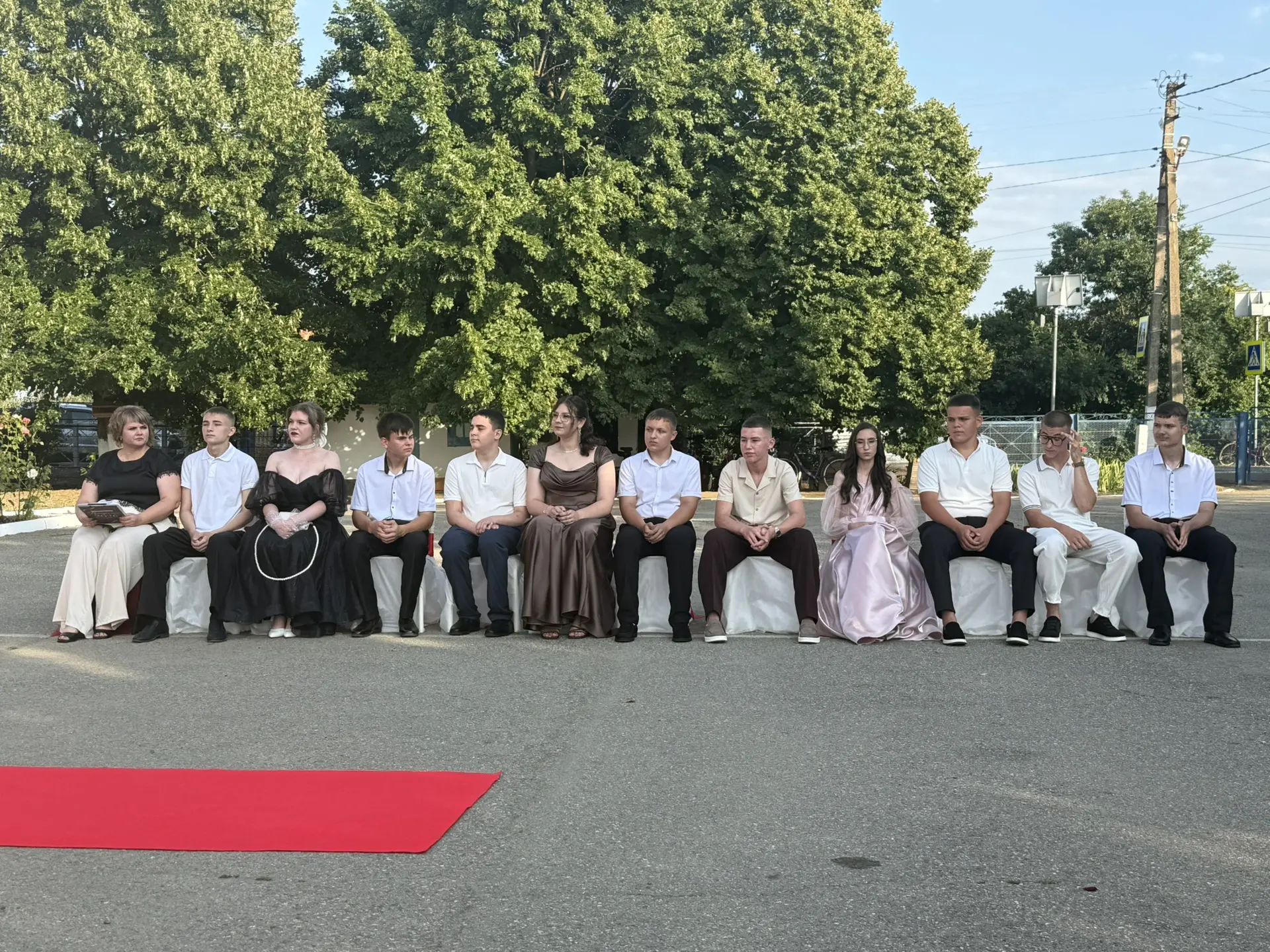 🎓 Прощай, 9-й класс! Здравствуй, новый этап!

3 июля в нашей школе состоялся один из самых трогател