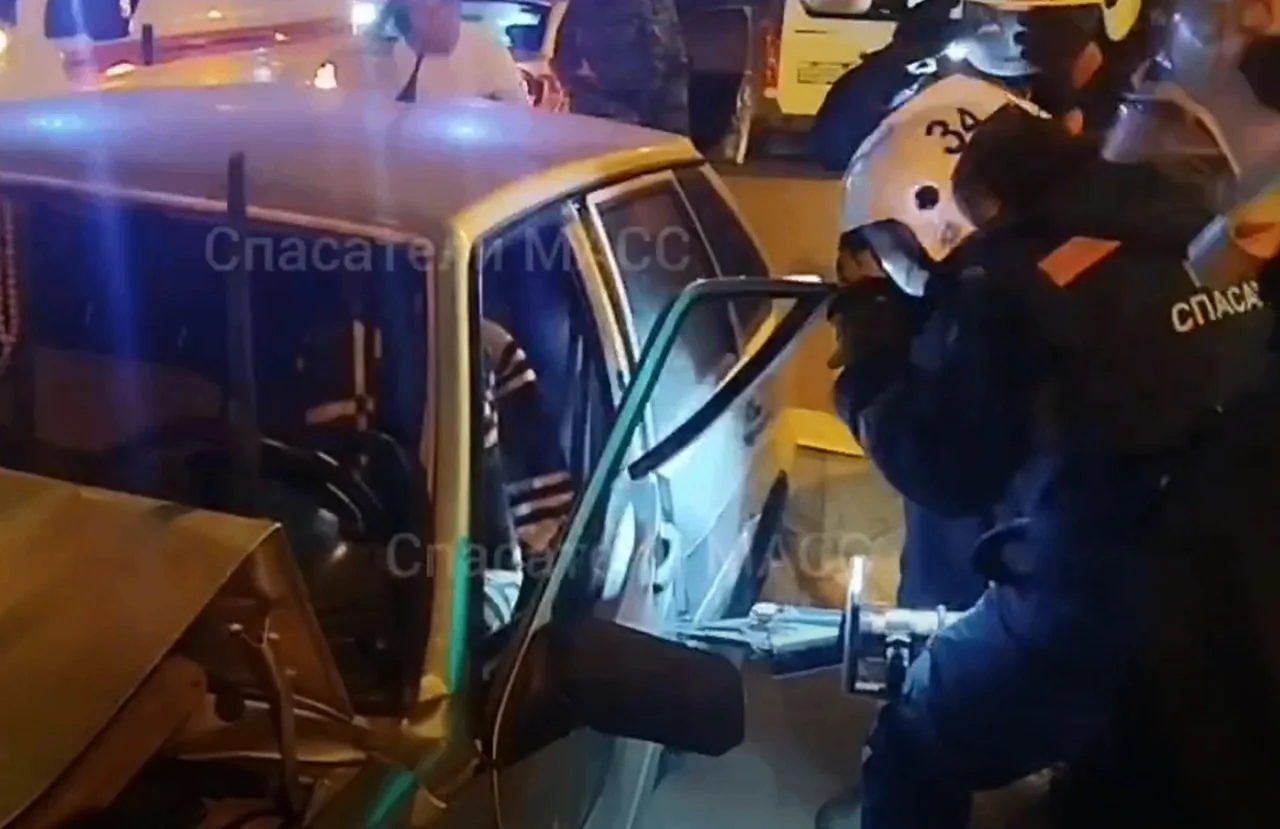 ДТП произошло на Чистякова этой ночью.