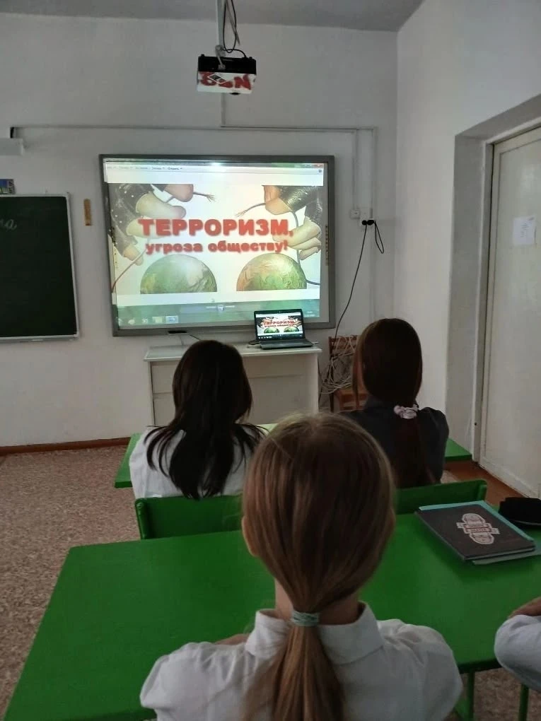🌟 В рамках месячника безопасности в нашей школе проходят увлекательные классные часы! ...