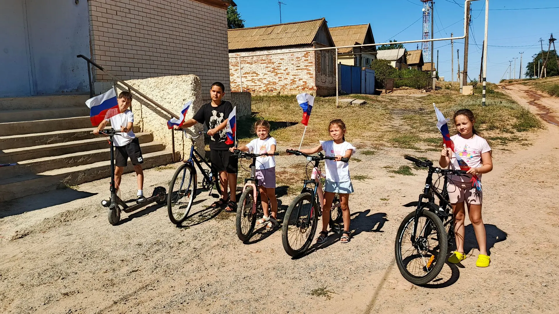 🇷🇺   Ежегодно 22 августа Россия отмечает День флага — один из самых молодых государст...
