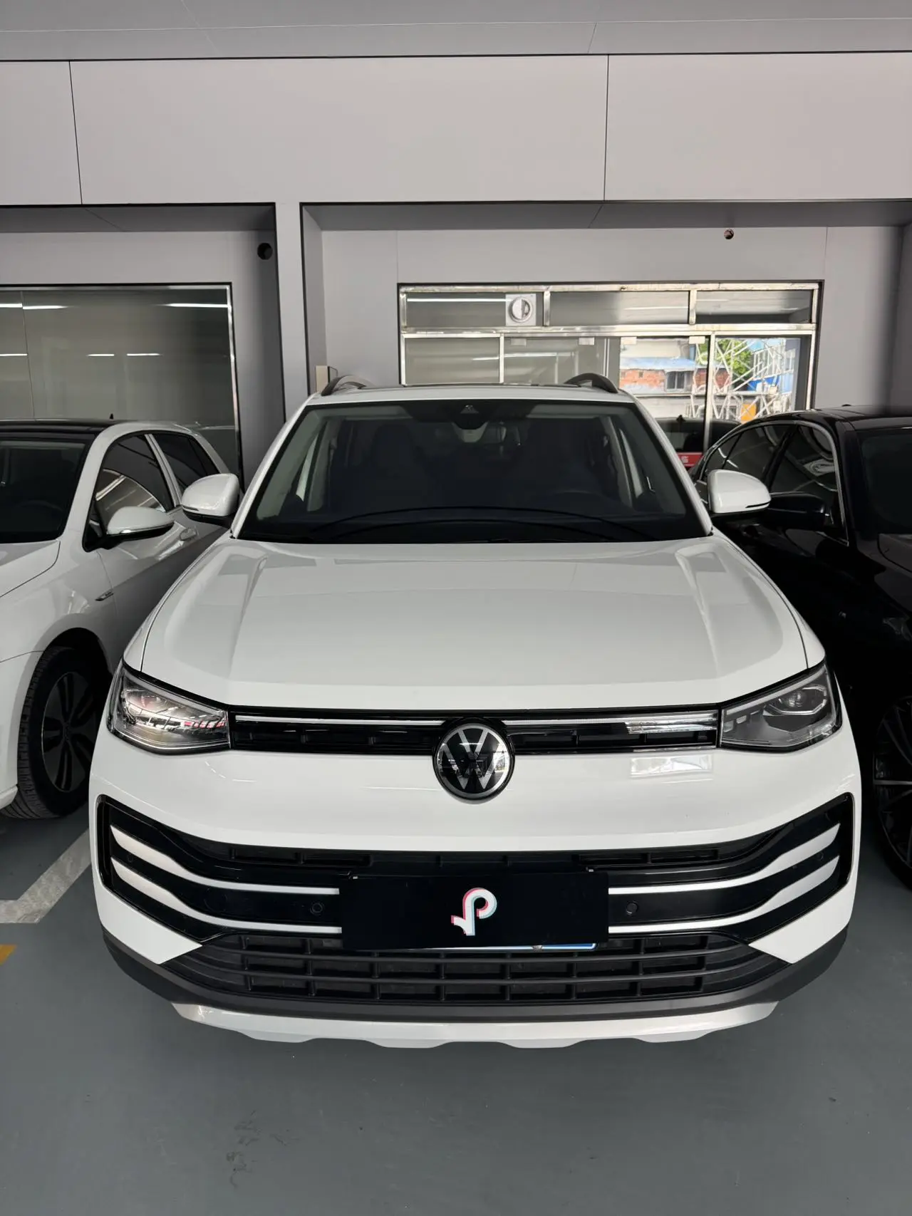 🇨🇳 Авто из Китая

🚘 VOLKSWAGEN THARU 

📅 Год выпуска: 2025
🛣 Пробег: 8 000 км
⚙️ Двигатель: 1.5