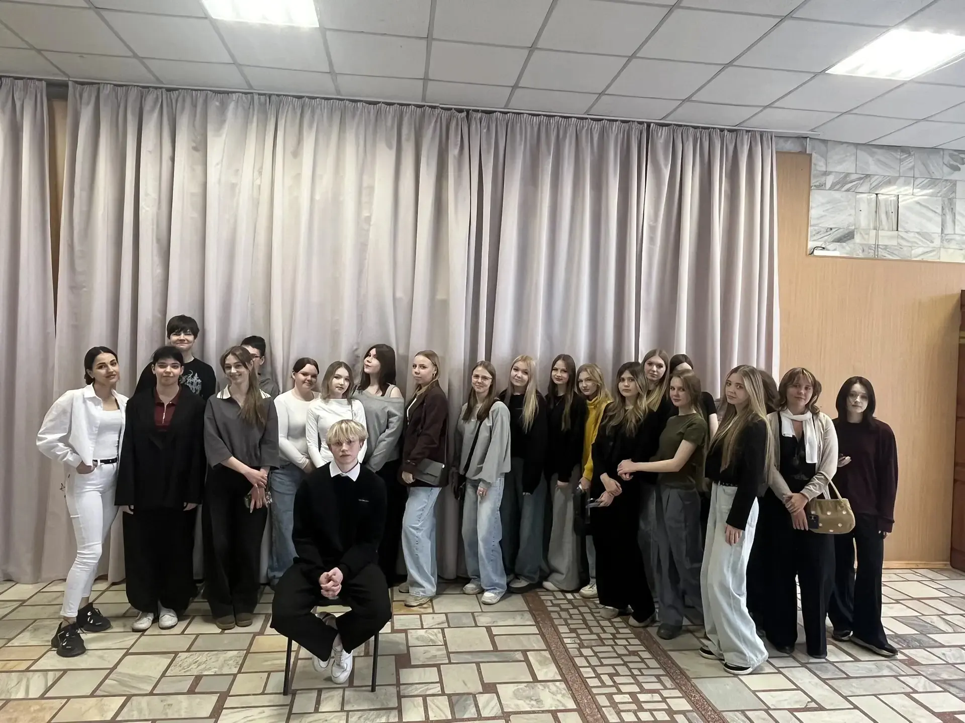 Вчера в четверть пятого... время замерло! ✨

Наши девятиклассники сменили учебники на театральные пр