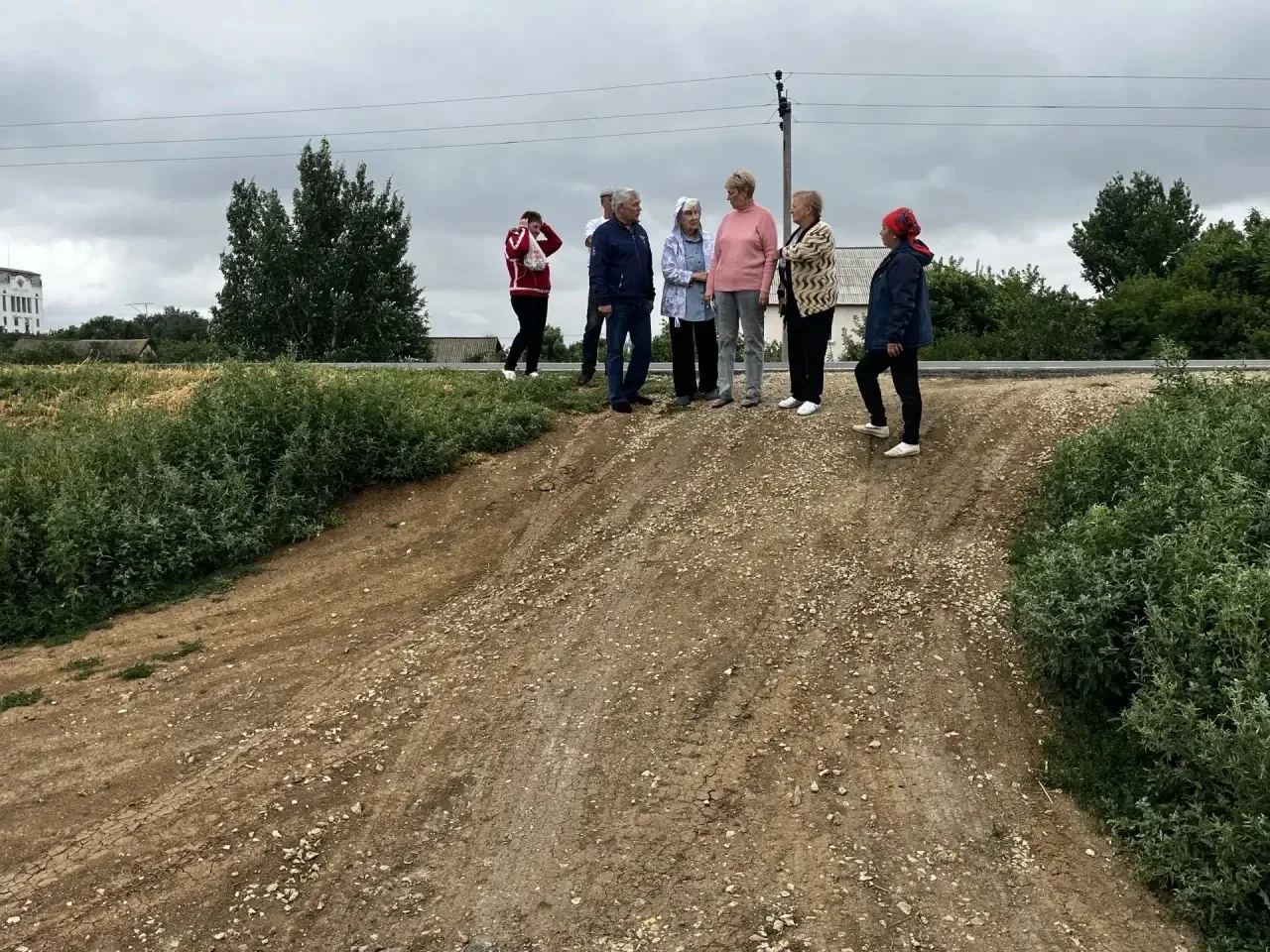 В Дергачах обсудила на встрече с местными жителями волнующий их вопрос, возникший после...