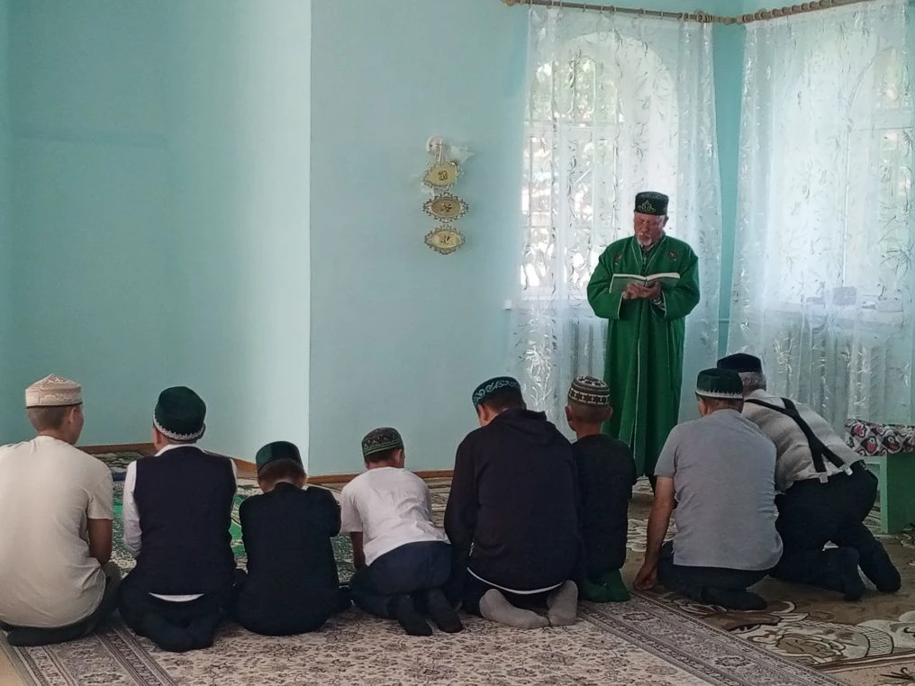 Сегодня в мечети отмечали праздник Курбан байрам. Пусть всегда в мечетях всегда будет м...