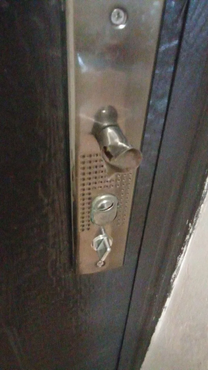 хотела открыть старую дверь