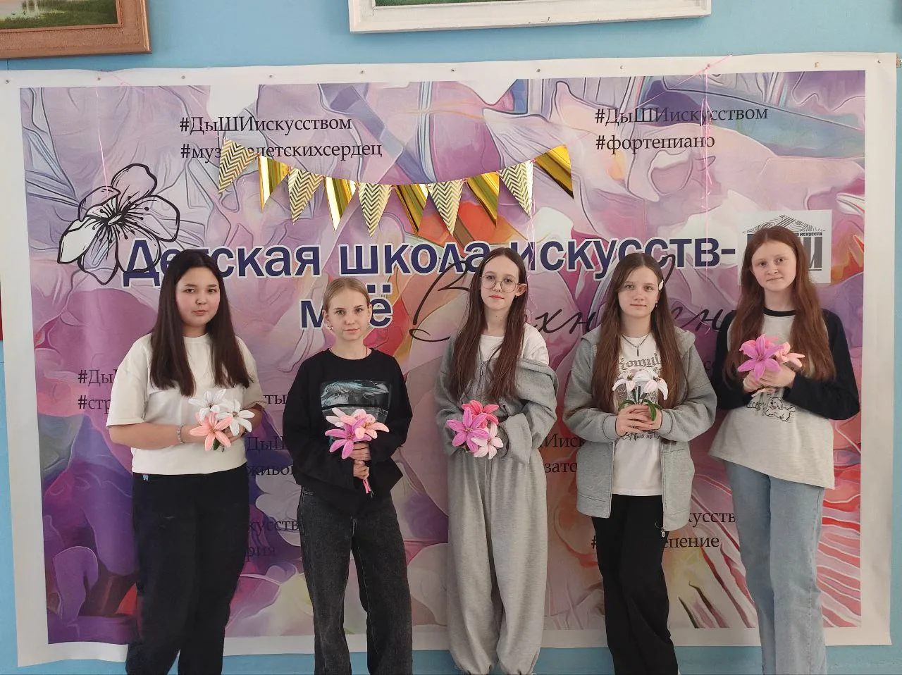 👩‍🎨На занятии прикладного дизайна 6 класса ребята (под руководством Д. А. Шмариной) с...