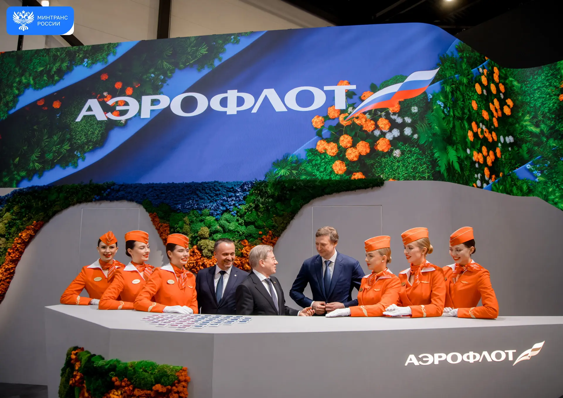 Атмосфера второго дня работы команды Минтранса на ПМЭФ – в нашем объективе 📸